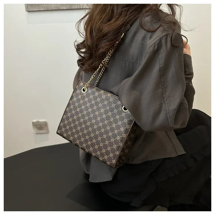 New Grid 2024 Large Capacity Commuter Tote Bag Chain Strap Single Shoulder Women's Bag Fashion Handheld Crossbody